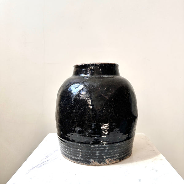 Vintage Chinese Black Ceramic Pot - 001