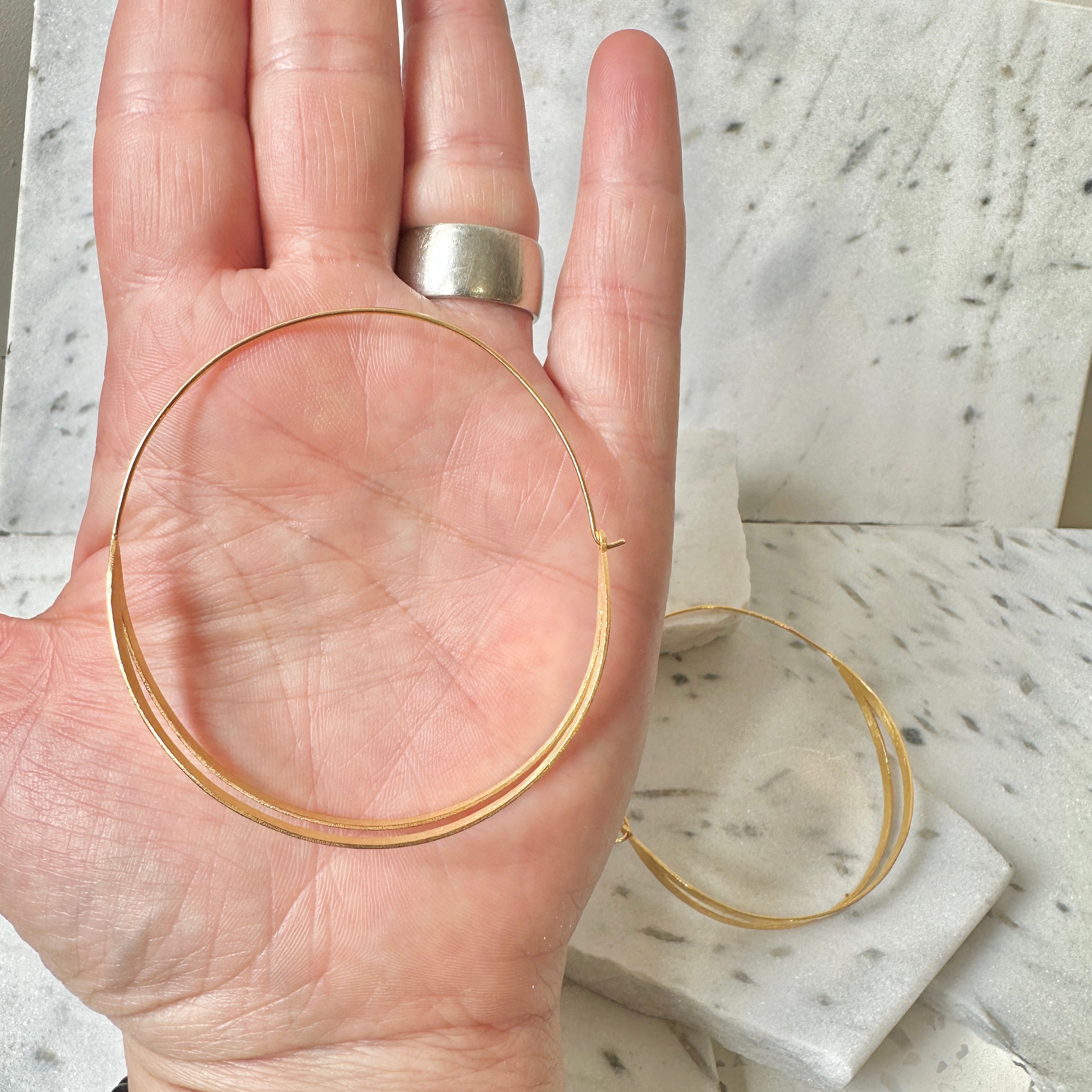 MELANIE WOODS - Split Hoop Earrings - Large - Gold